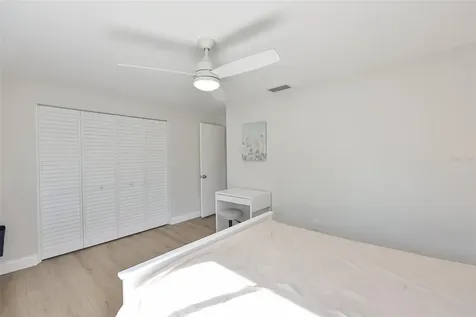 1279 86th Avenue N St Petersburg FL 33702
