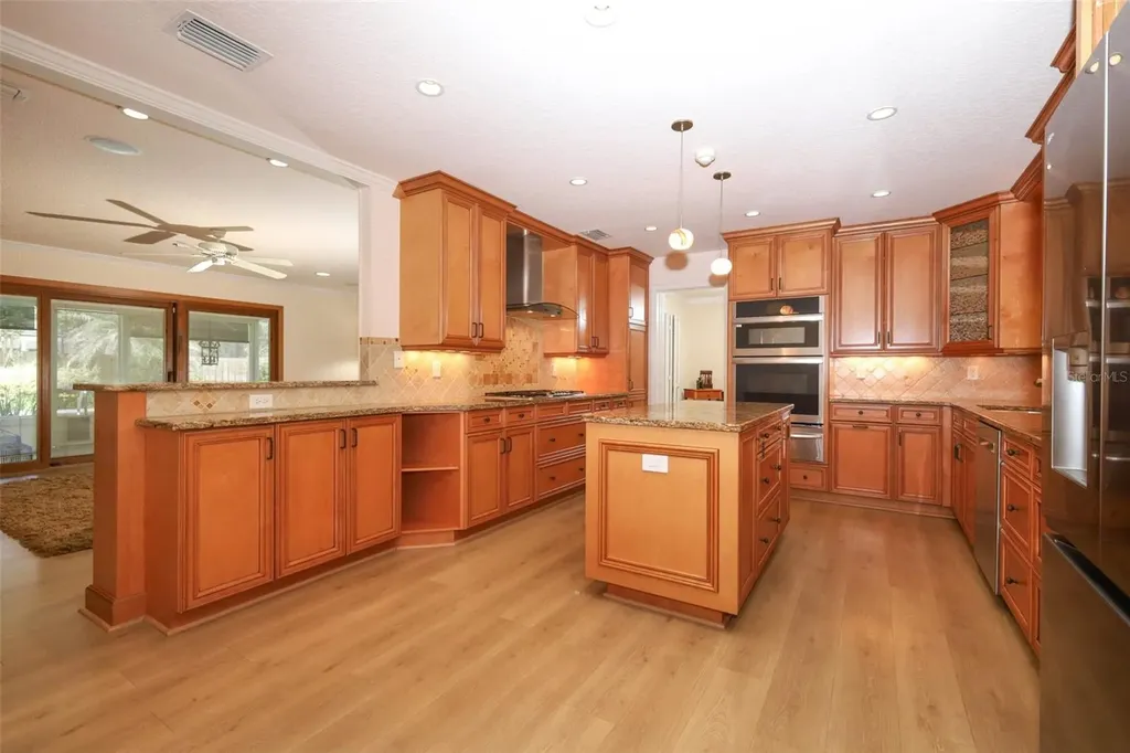 102 Pineview Circle Altamonte Springs FL 32714