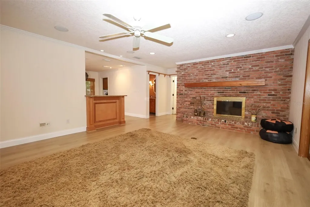 102 Pineview Circle Altamonte Springs FL 32714
