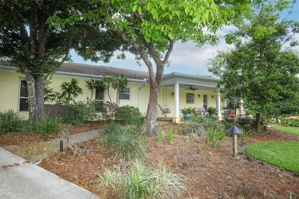 102 Pineview Circle Altamonte Springs FL 32714