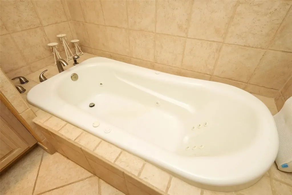102 Pineview Circle Altamonte Springs FL 32714