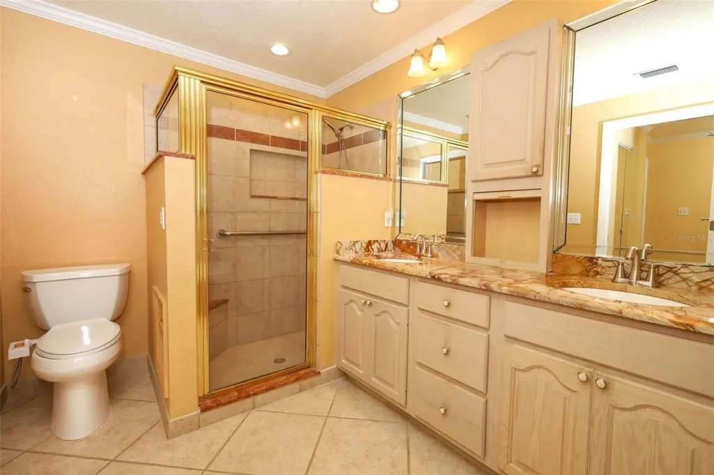 102 Pineview Circle Altamonte Springs FL 32714