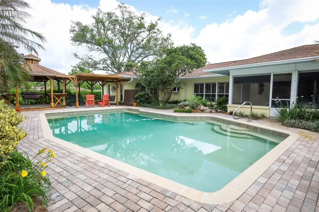 102 Pineview Circle Altamonte Springs FL 32714