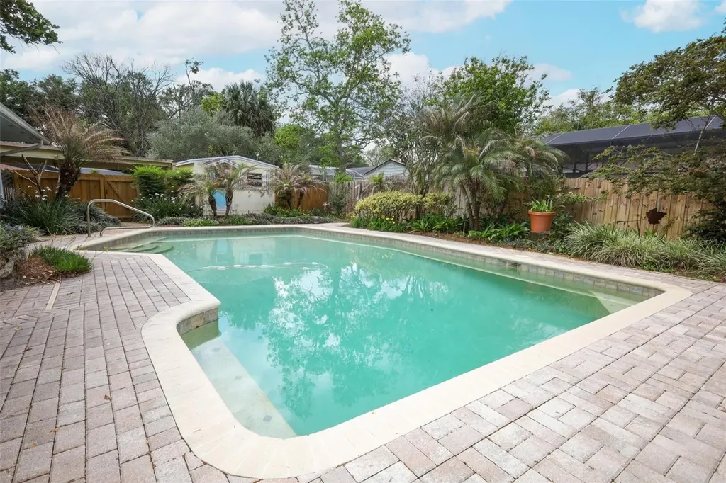 102 Pineview Circle Altamonte Springs FL 32714