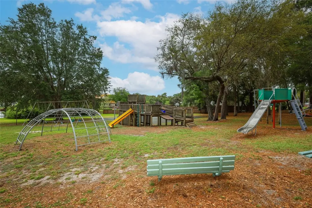 102 Pineview Circle Altamonte Springs FL 32714