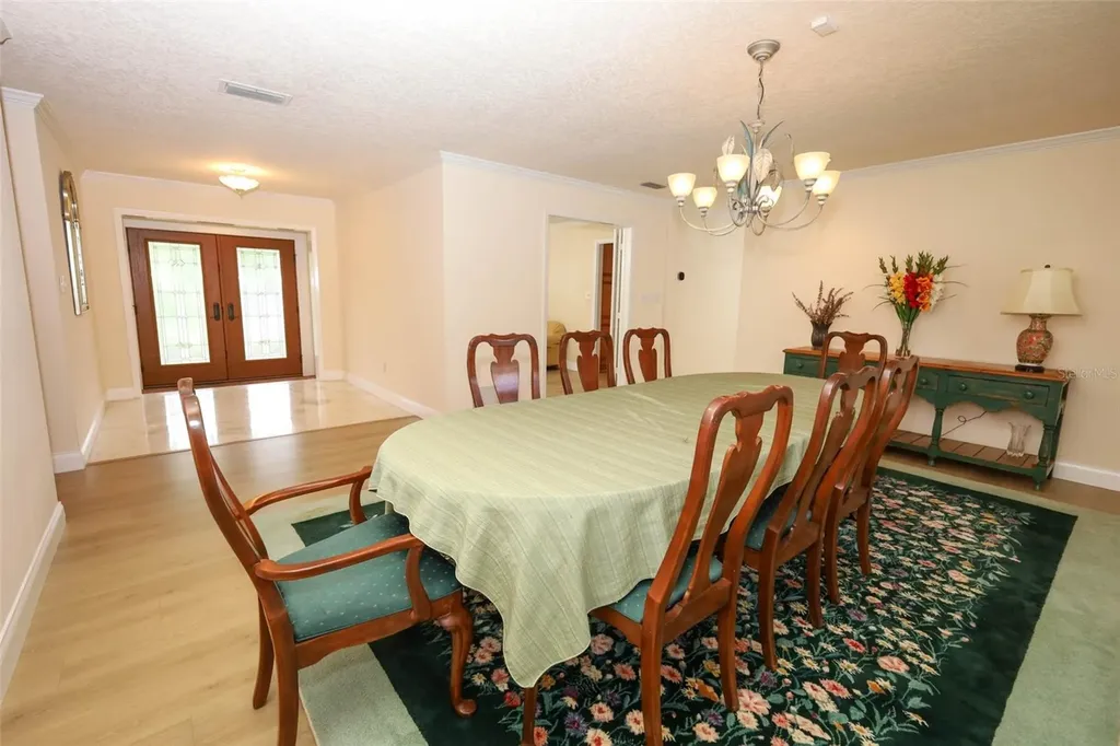102 Pineview Circle Altamonte Springs FL 32714