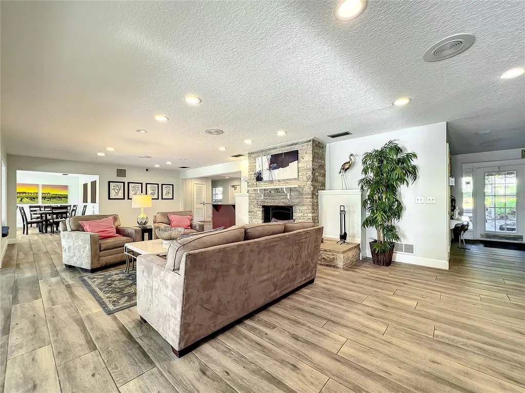 630 Maple Oak Circle Altamonte Springs FL 32701