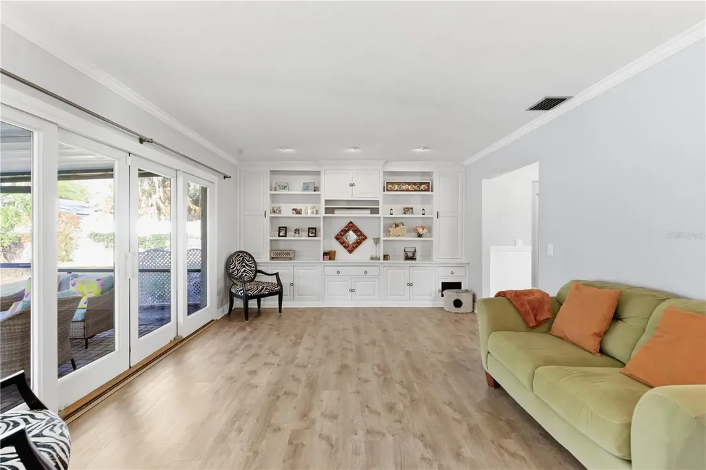 308 Ellen Way Brandon FL 33510