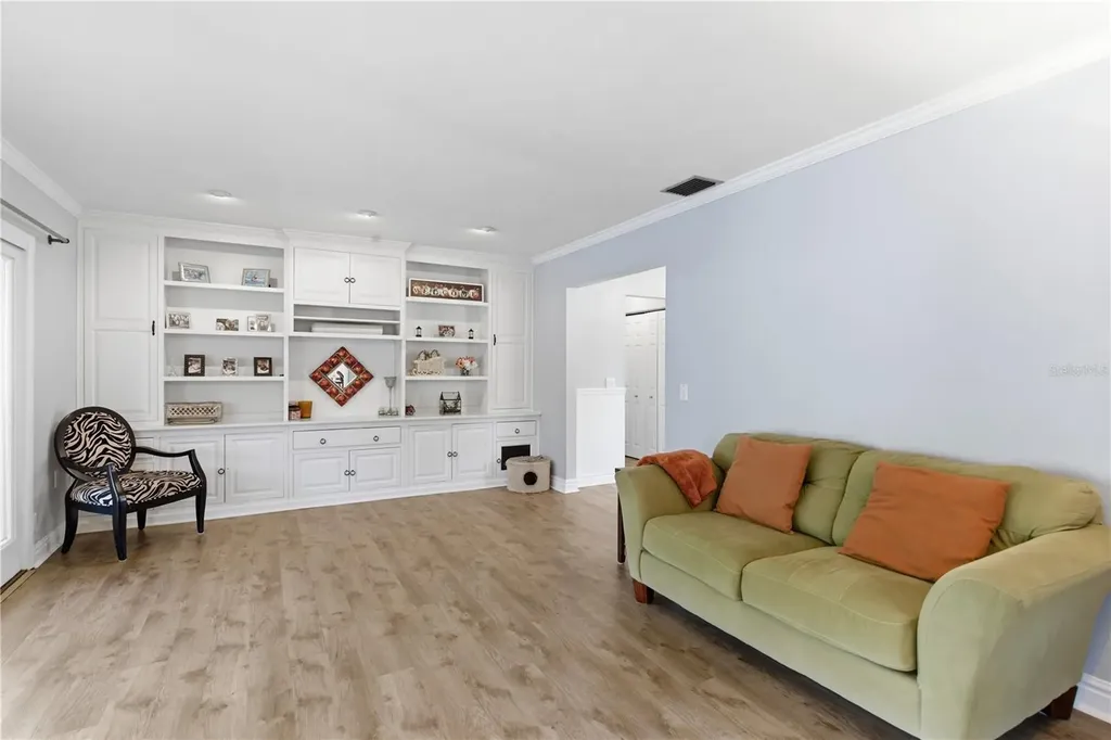 308 Ellen Way Brandon FL 33510