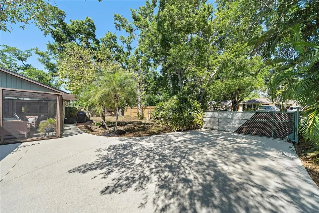 3246 Maiden Lane Sarasota FL 34231