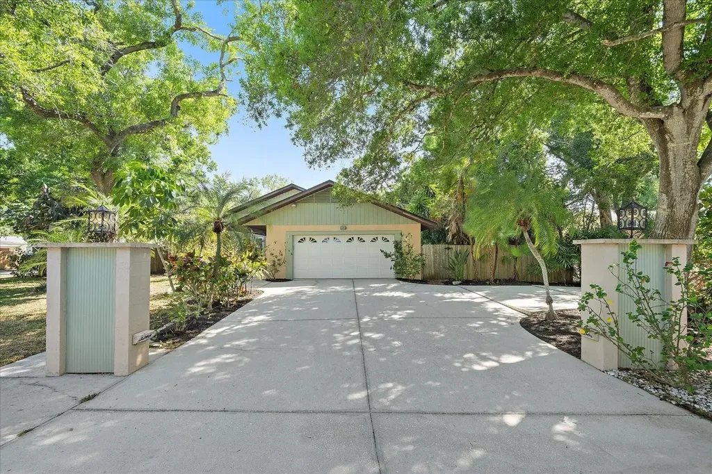 3246 Maiden Lane Sarasota FL 34231