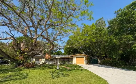 1799 Lake Circle Fort Pierce FL 34945