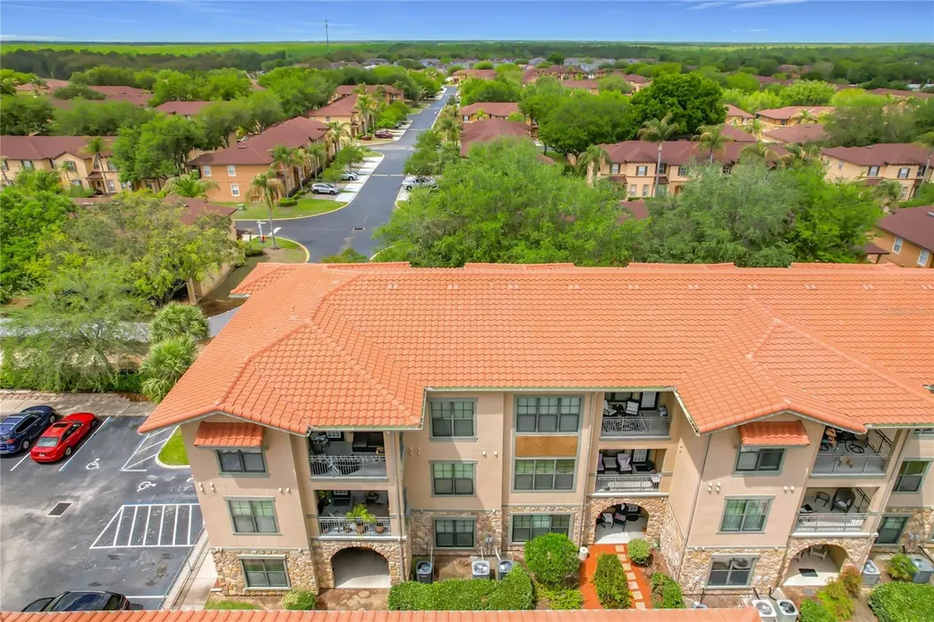 910 Charo Parkway Davenport FL 33897