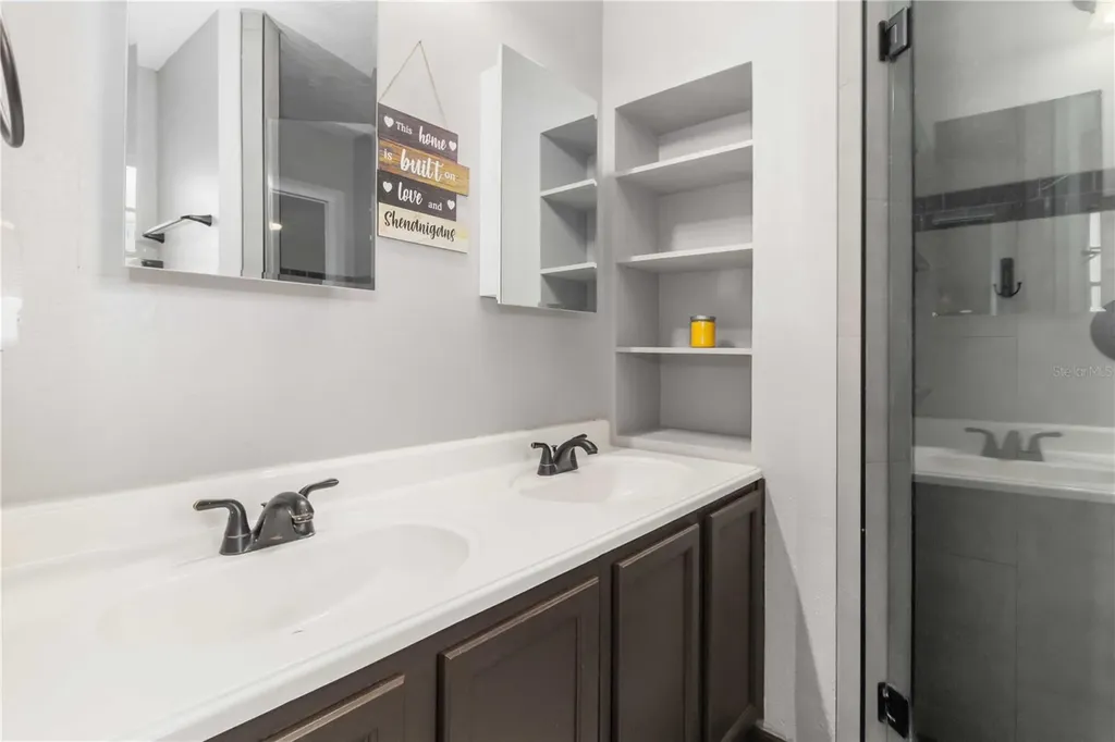 2935 Forest Circle Seffner FL 33584