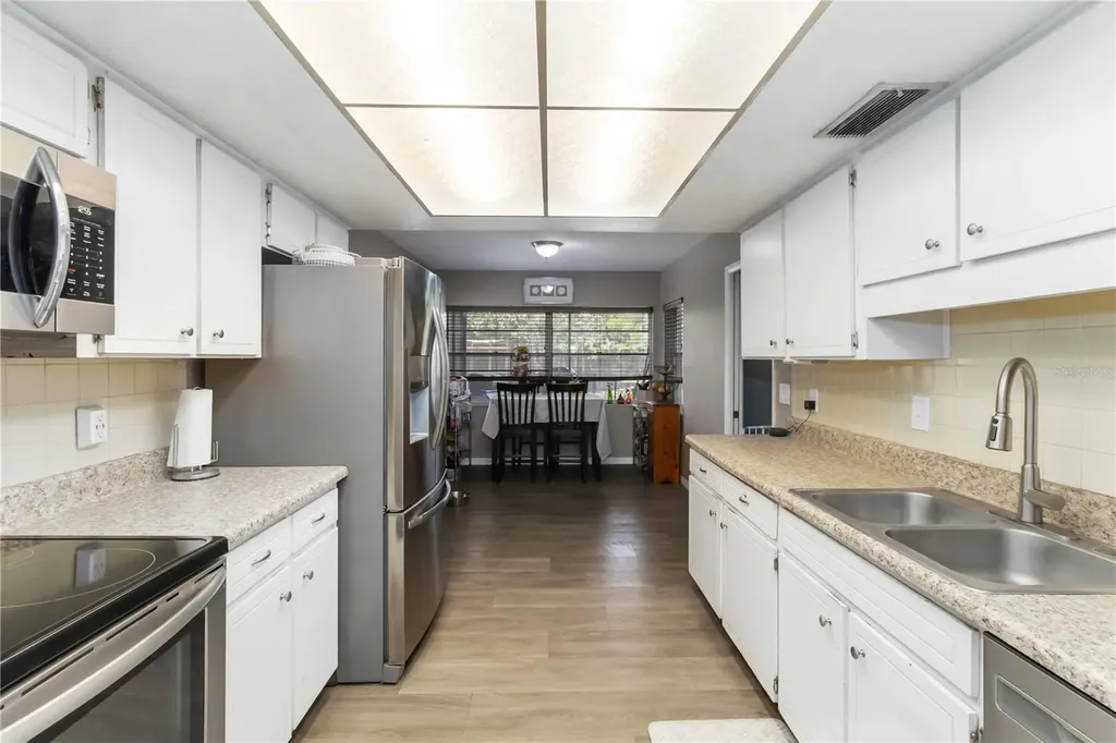 2935 Forest Circle Seffner FL 33584