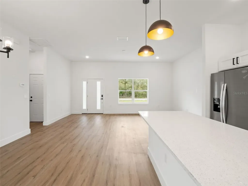 33 Fisher Place Ocklawaha FL 32179