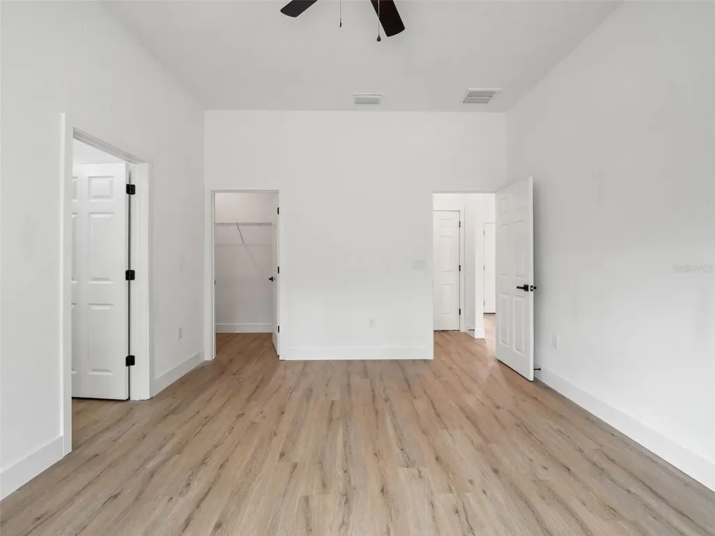 33 Fisher Place Ocklawaha FL 32179