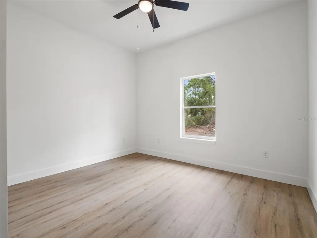 33 Fisher Place Ocklawaha FL 32179