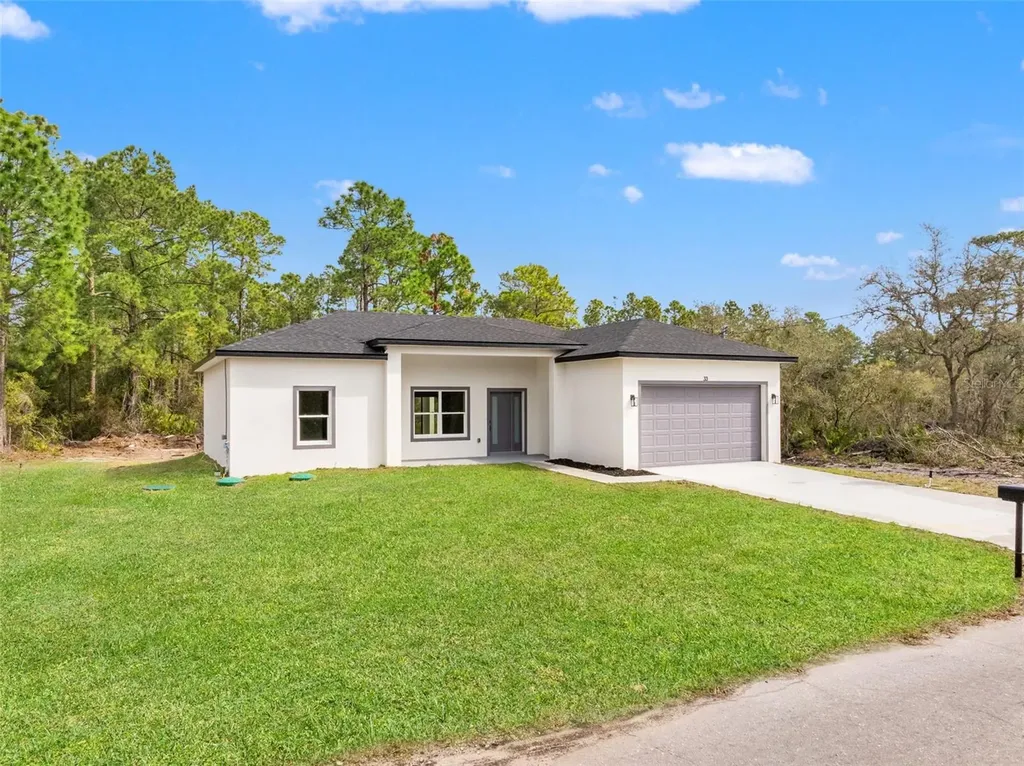 33 Fisher Place Ocklawaha FL 32179