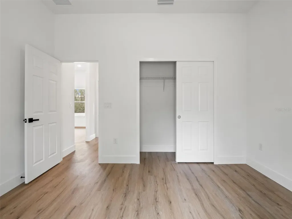 33 Fisher Place Ocklawaha FL 32179