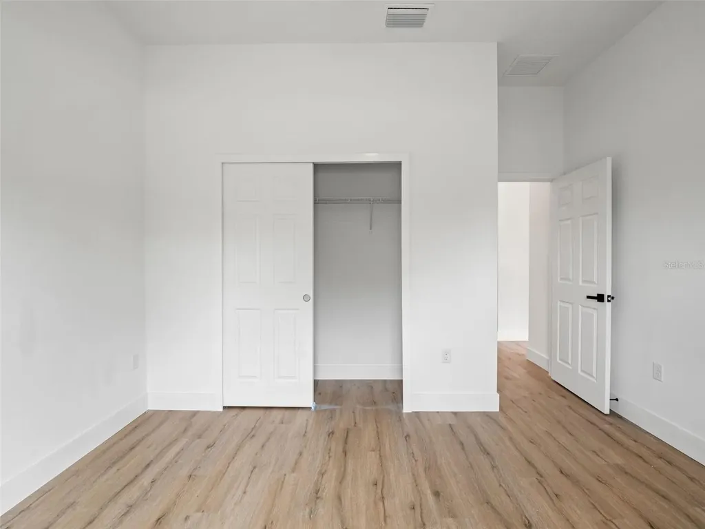 33 Fisher Place Ocklawaha FL 32179