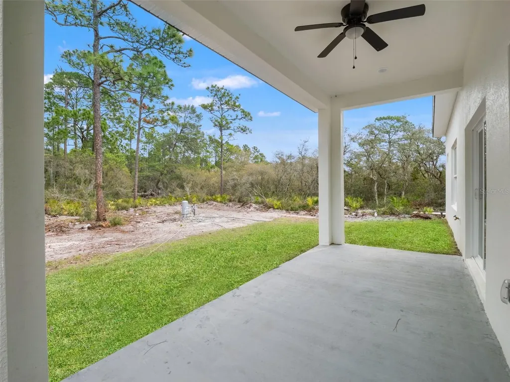 33 Fisher Place Ocklawaha FL 32179