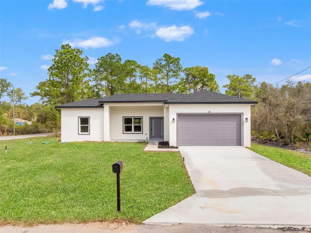 33 Fisher Place Ocklawaha FL 32179