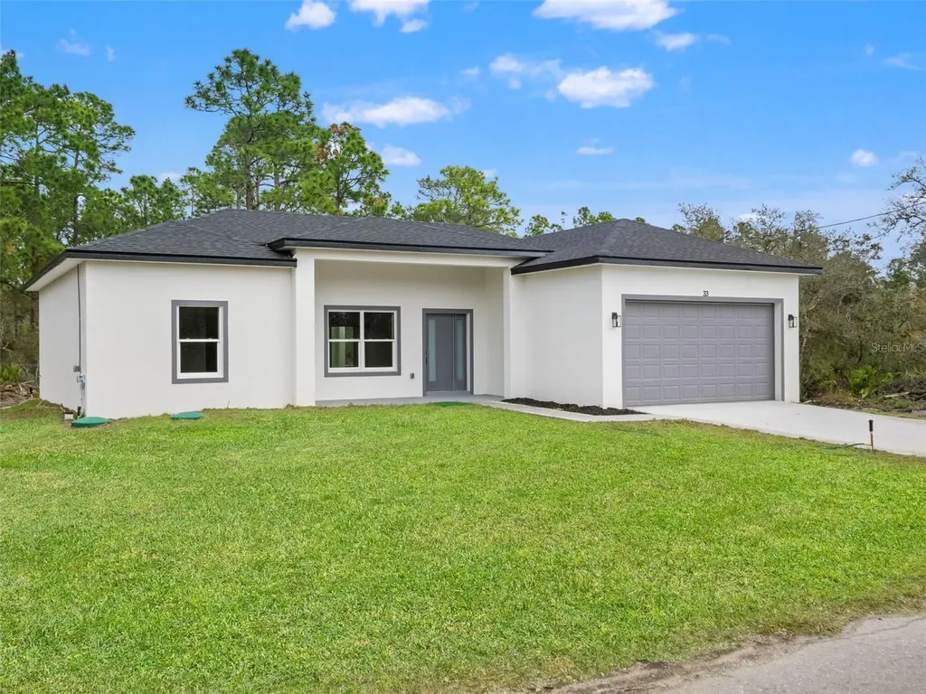 33 Fisher Place Ocklawaha FL 32179