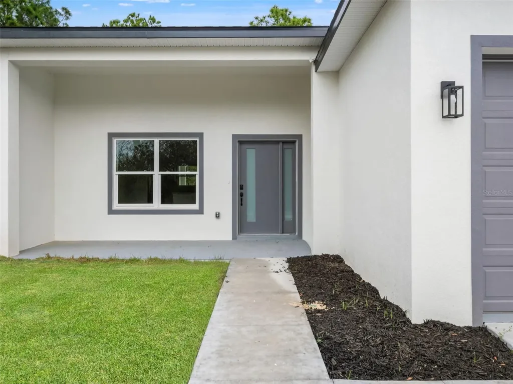 33 Fisher Place Ocklawaha FL 32179