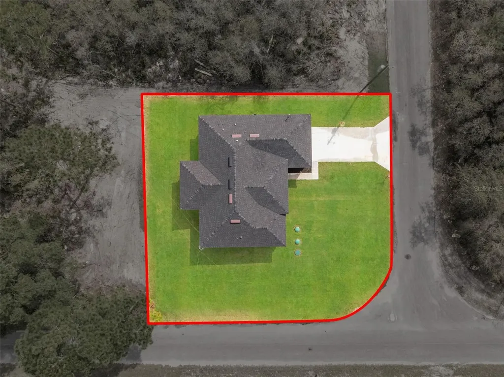 33 Fisher Place Ocklawaha FL 32179