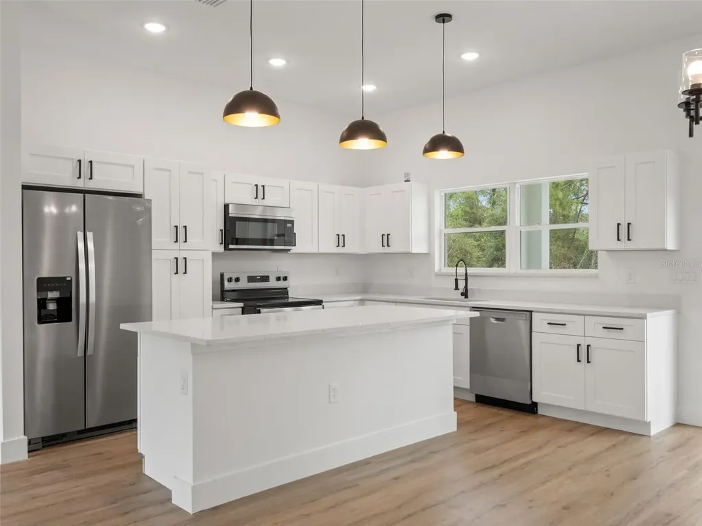 33 Fisher Place Ocklawaha FL 32179