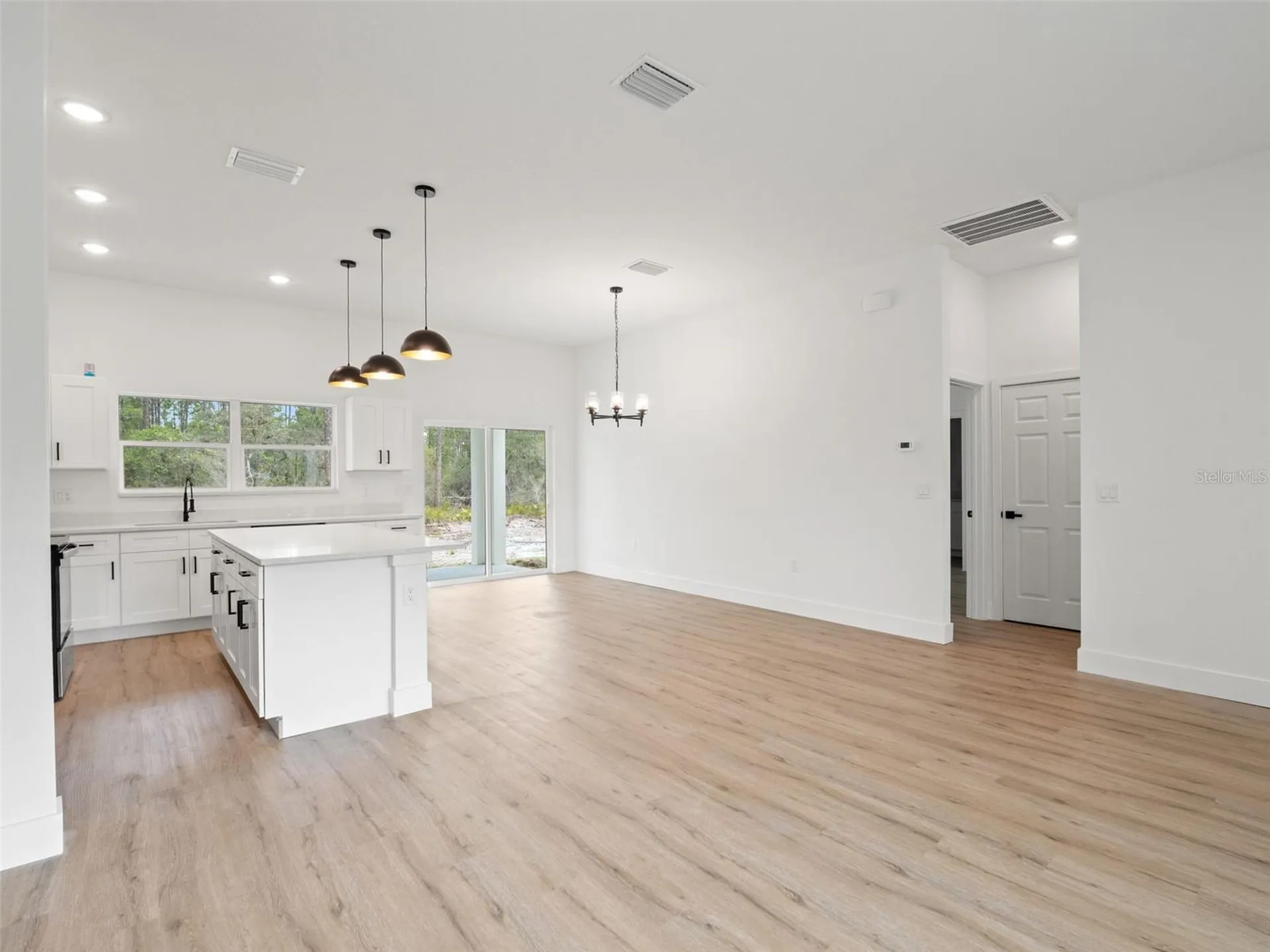 33 Fisher Place Ocklawaha FL 32179