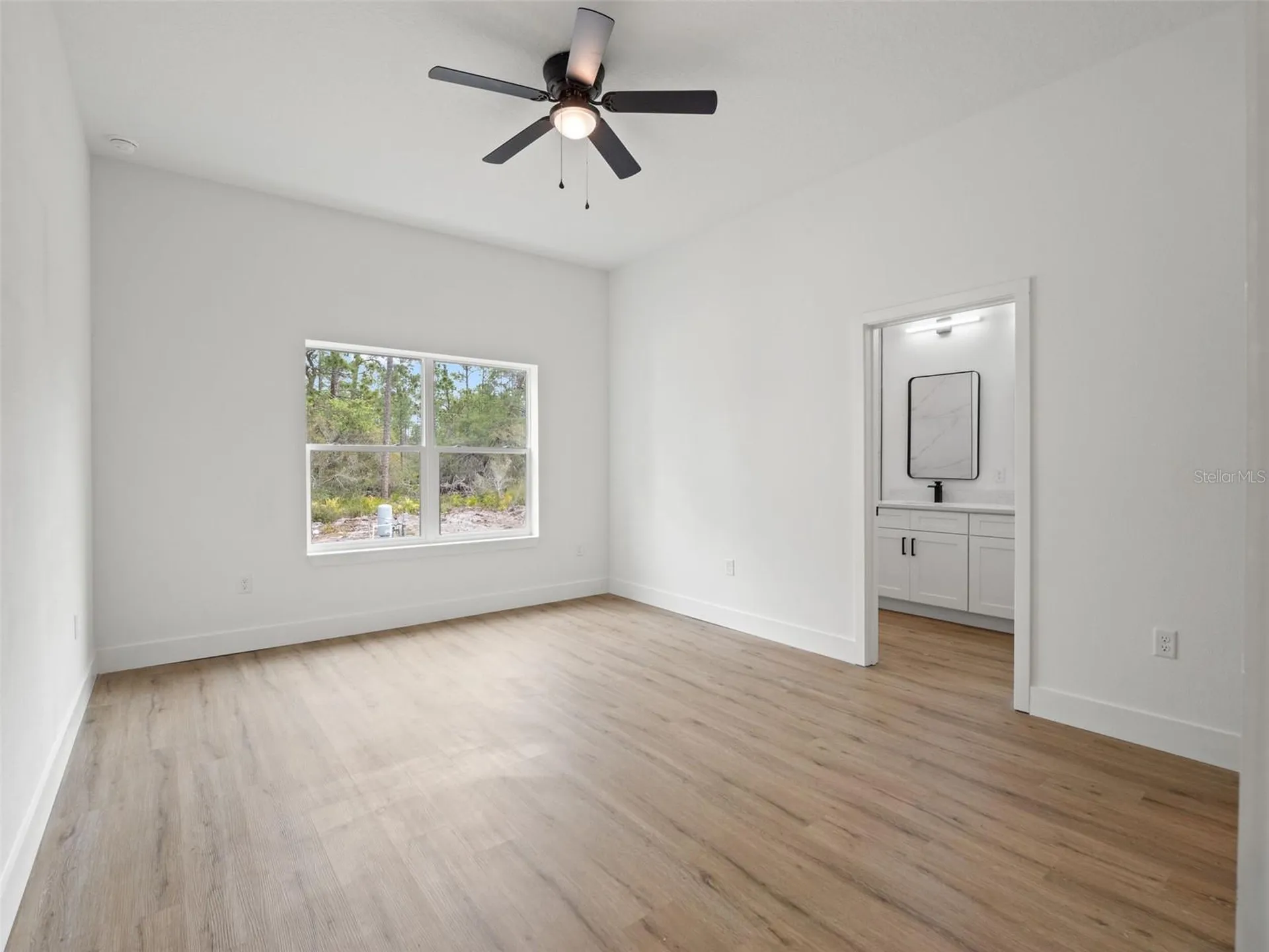 33 Fisher Place Ocklawaha FL 32179