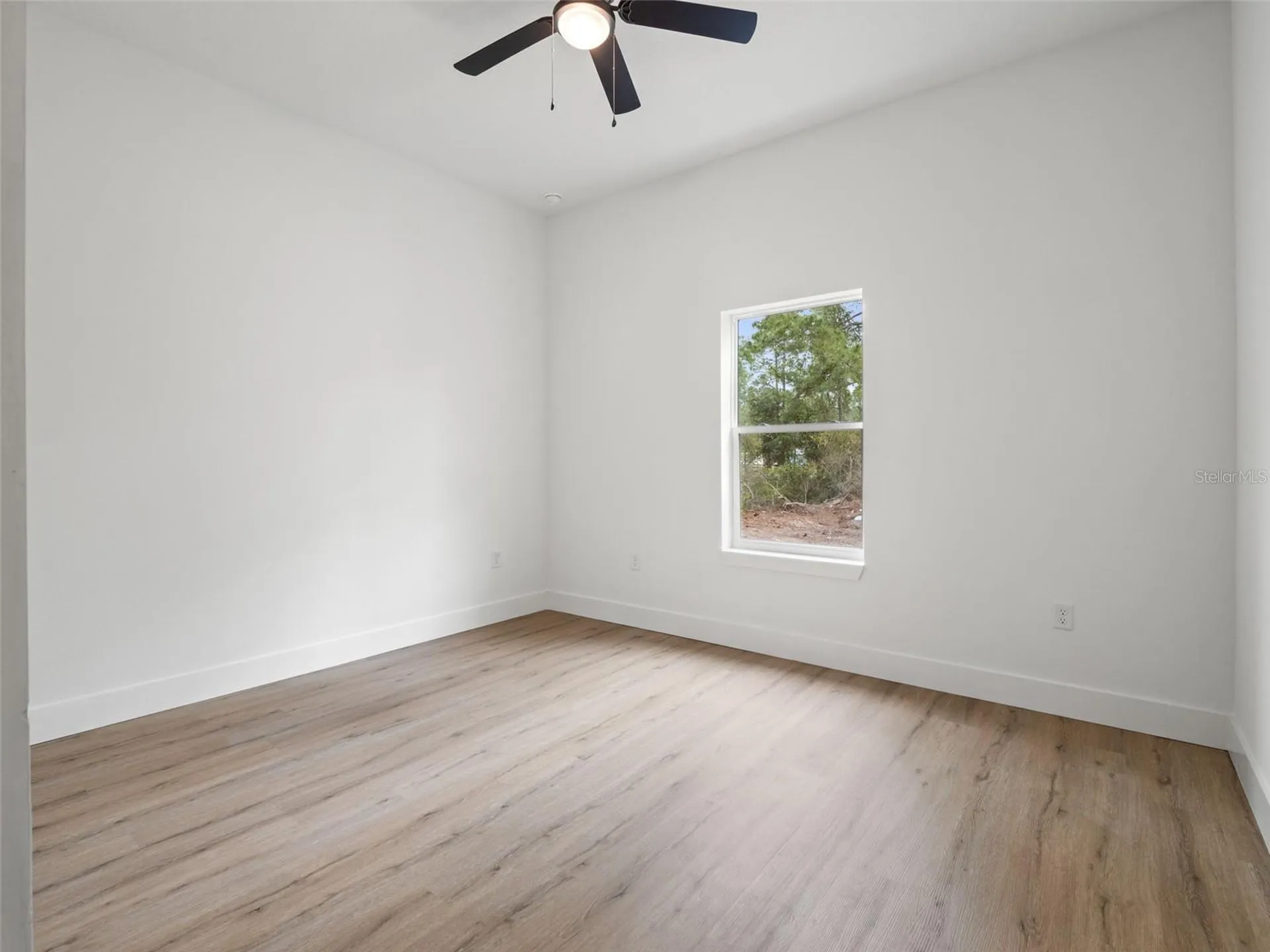 33 Fisher Place Ocklawaha FL 32179