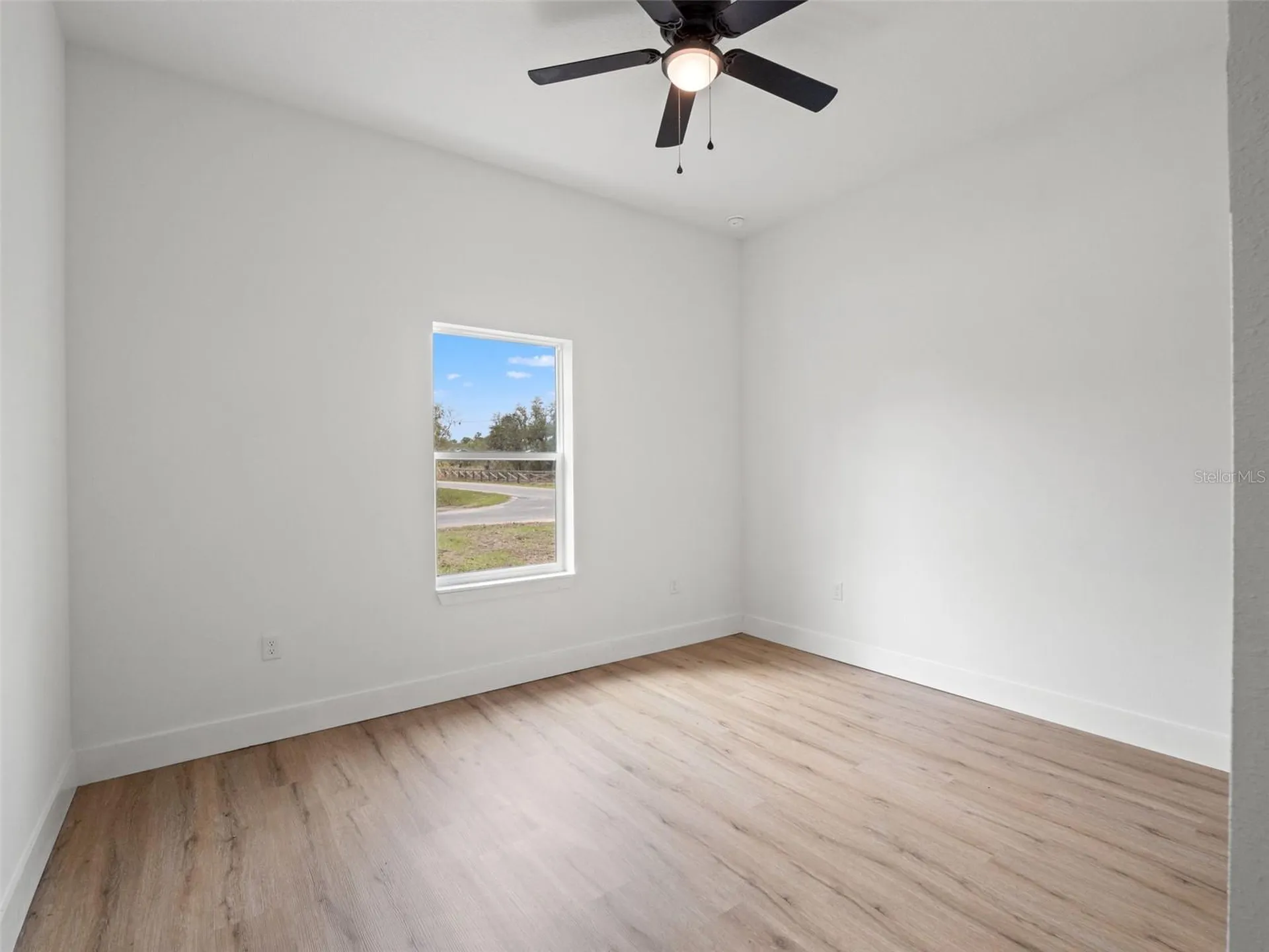 33 Fisher Place Ocklawaha FL 32179