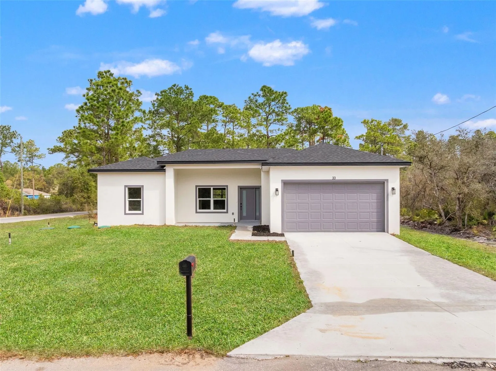 33 Fisher Place Ocklawaha FL 32179