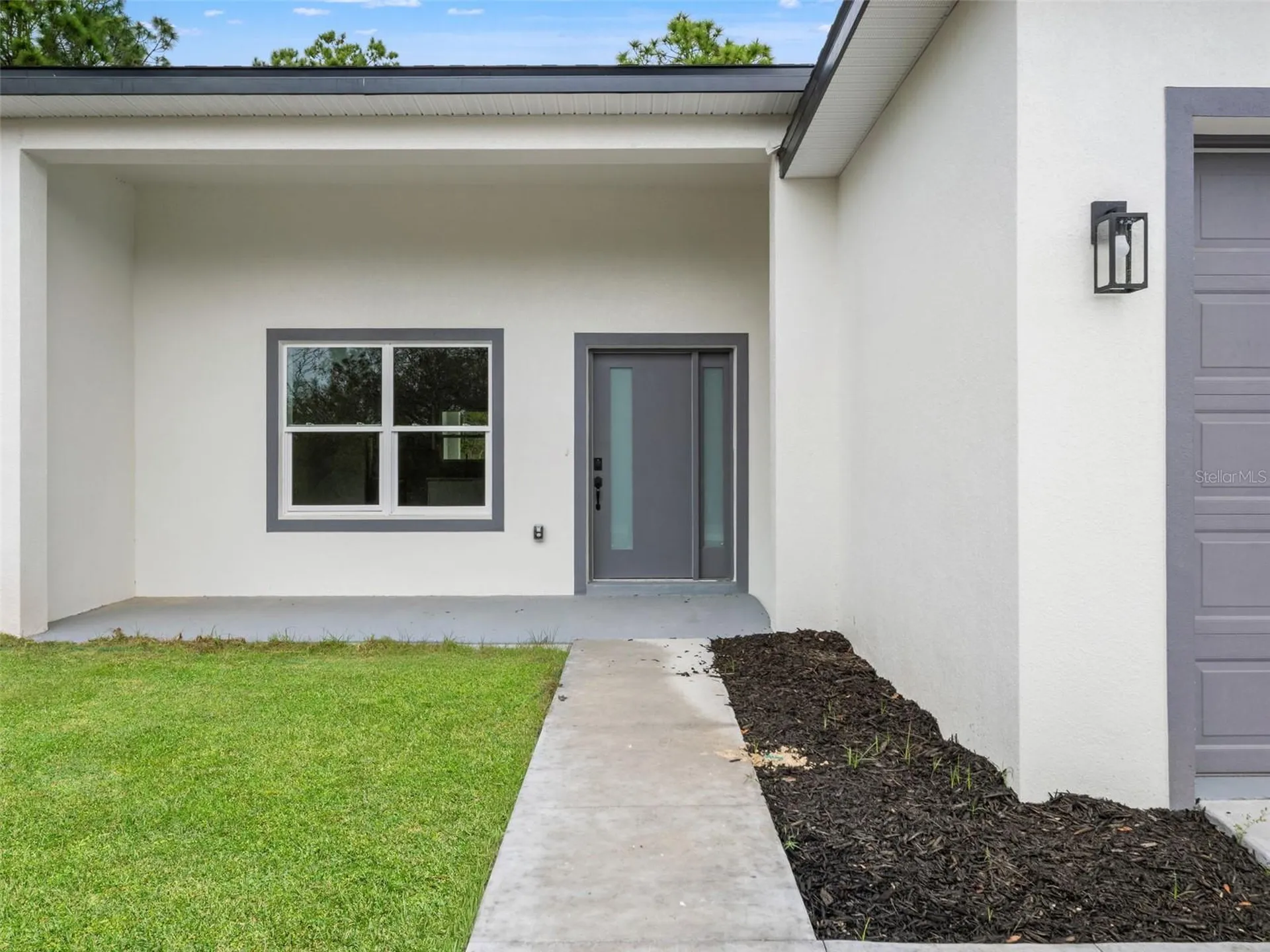 33 Fisher Place Ocklawaha FL 32179