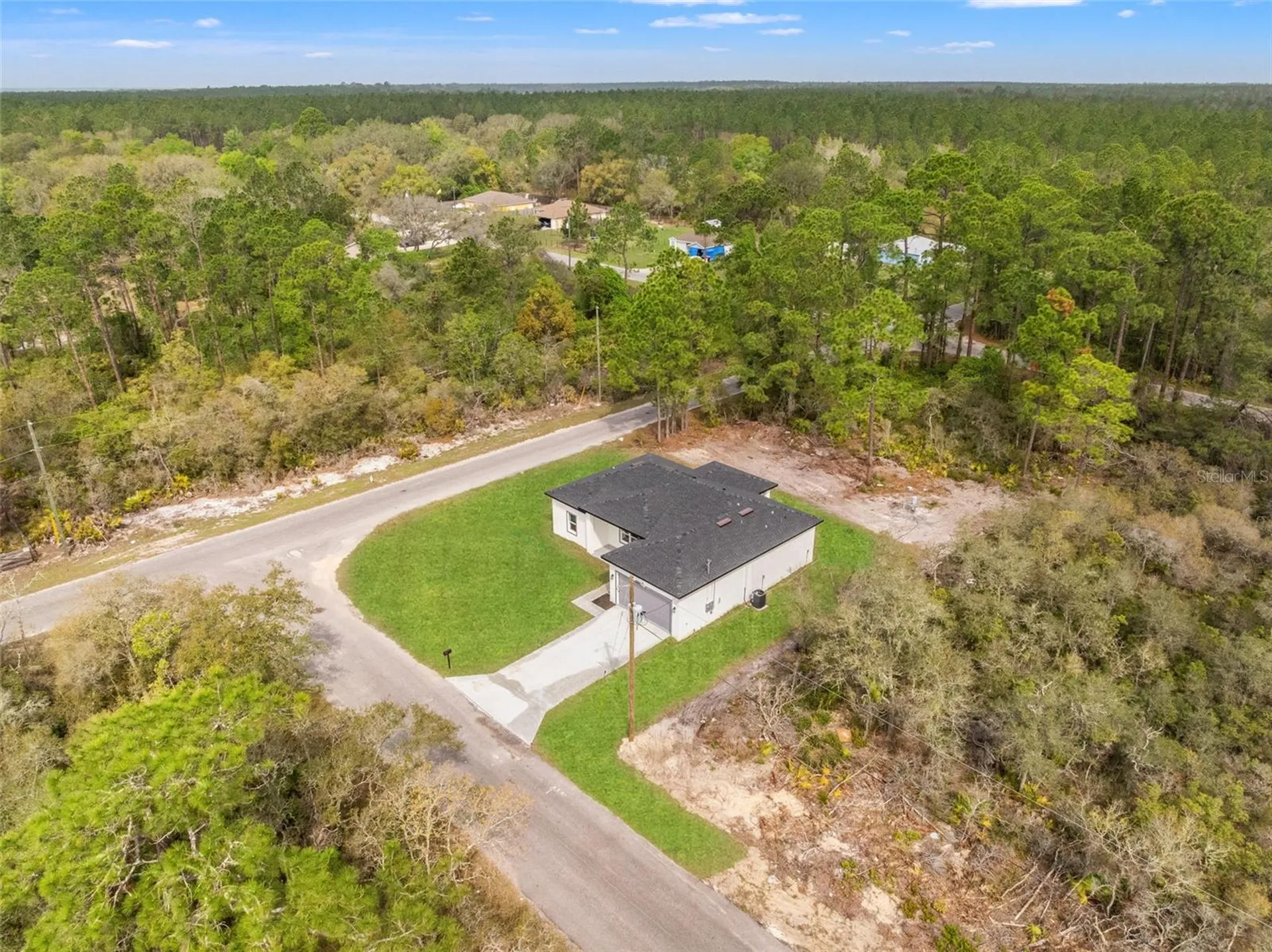 33 Fisher Place Ocklawaha FL 32179