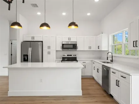 33 Fisher Place Ocklawaha FL 32179