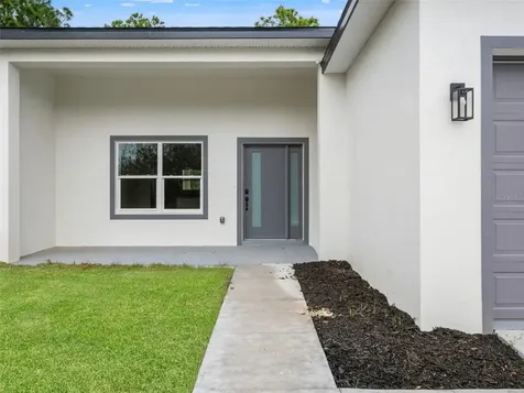 33 Fisher Place Ocklawaha FL 32179