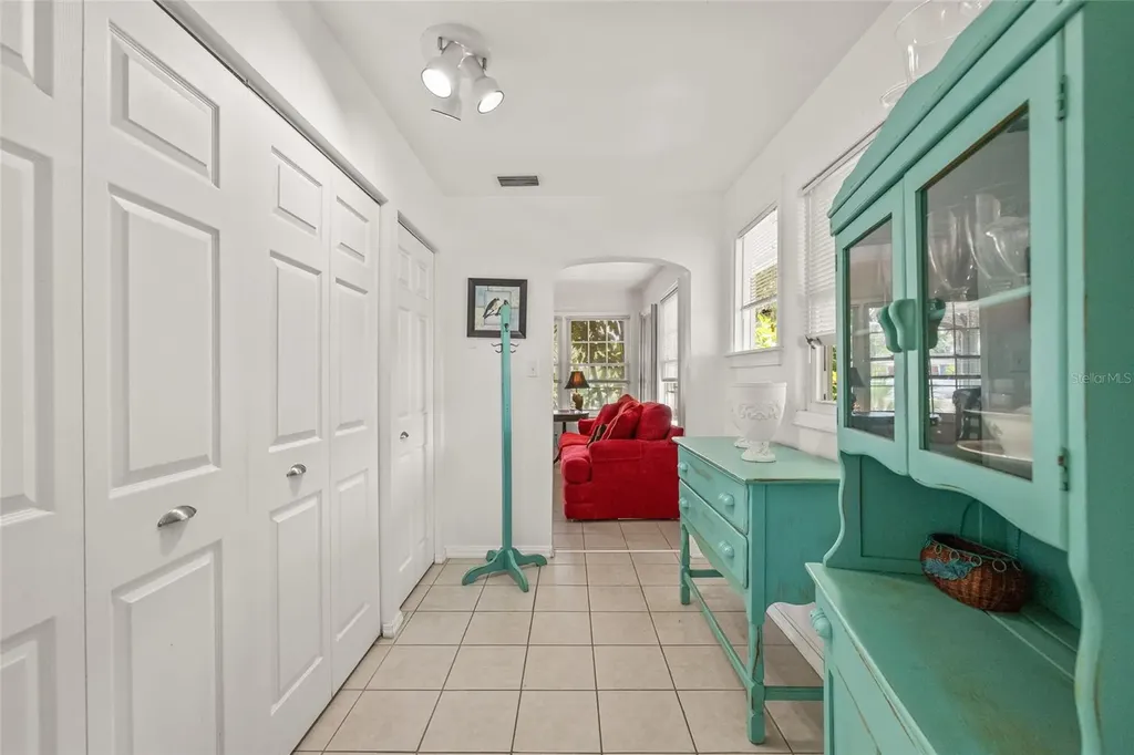 7328 9th Avenue N St Petersburg FL 33710