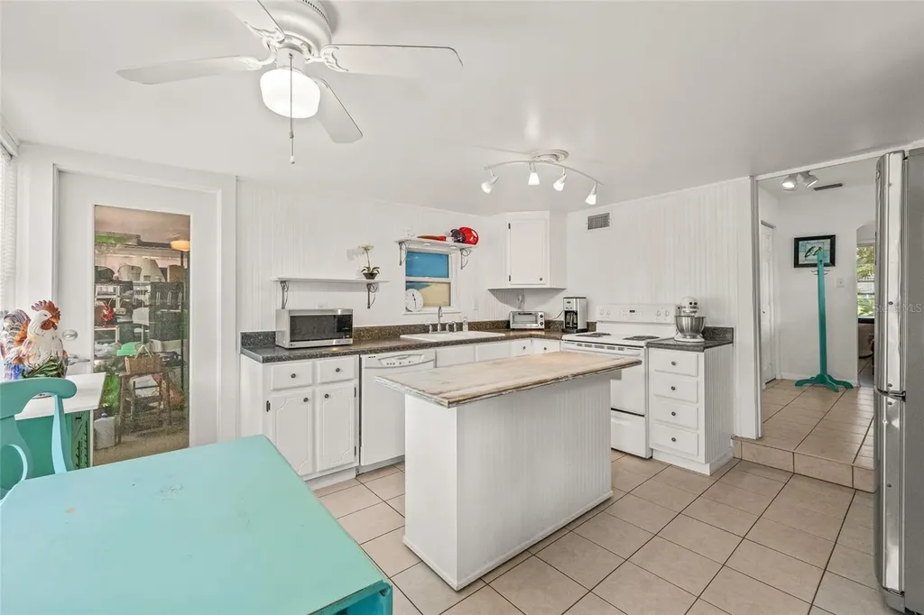7328 9th Avenue N St Petersburg FL 33710