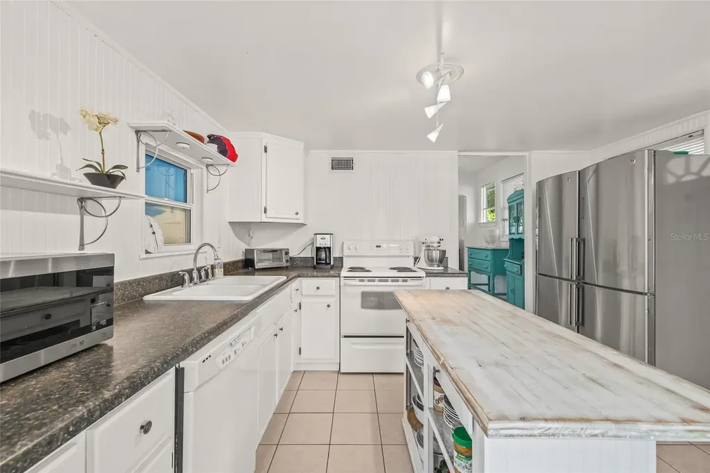 7328 9th Avenue N St Petersburg FL 33710