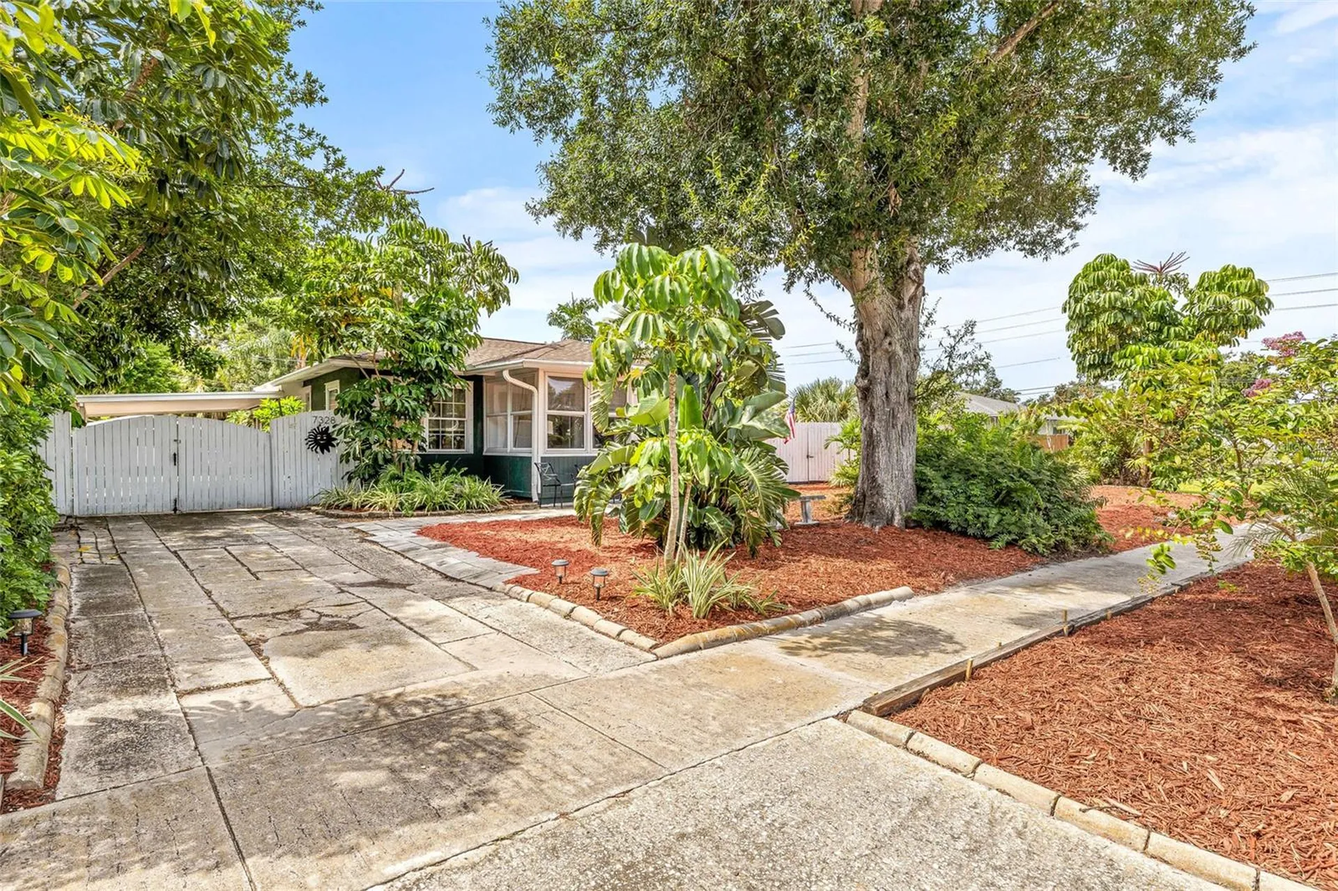 7328 9th Avenue N St Petersburg FL 33710