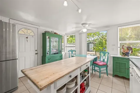 7328 9th Avenue N St Petersburg FL 33710