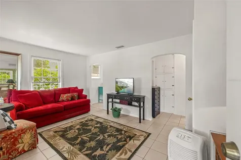 7328 9th Avenue N St Petersburg FL 33710