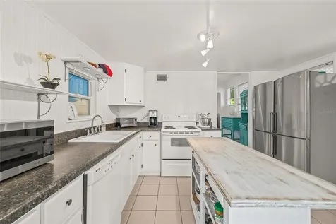 7328 9th Avenue N St Petersburg FL 33710
