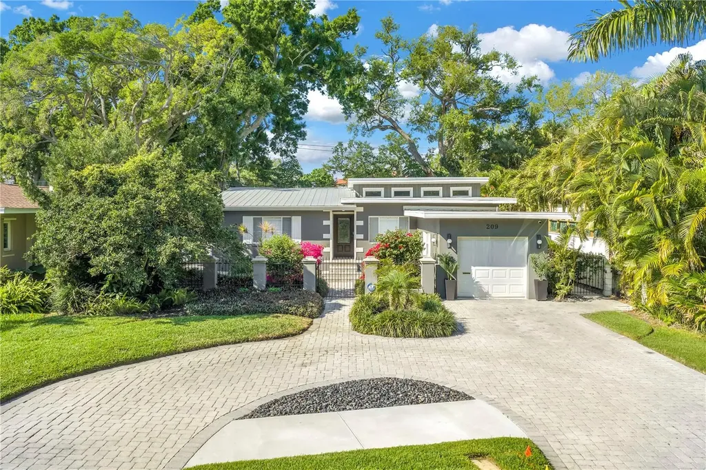 209 Bandera Way NE St Petersburg FL 33704