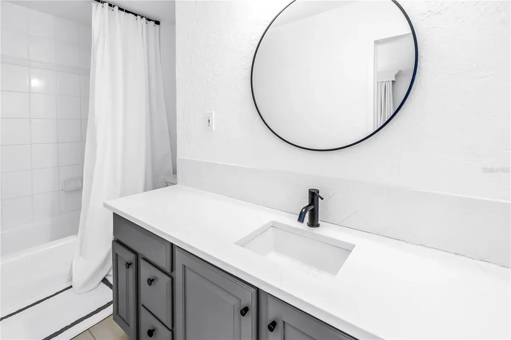 209 Bandera Way NE St Petersburg FL 33704