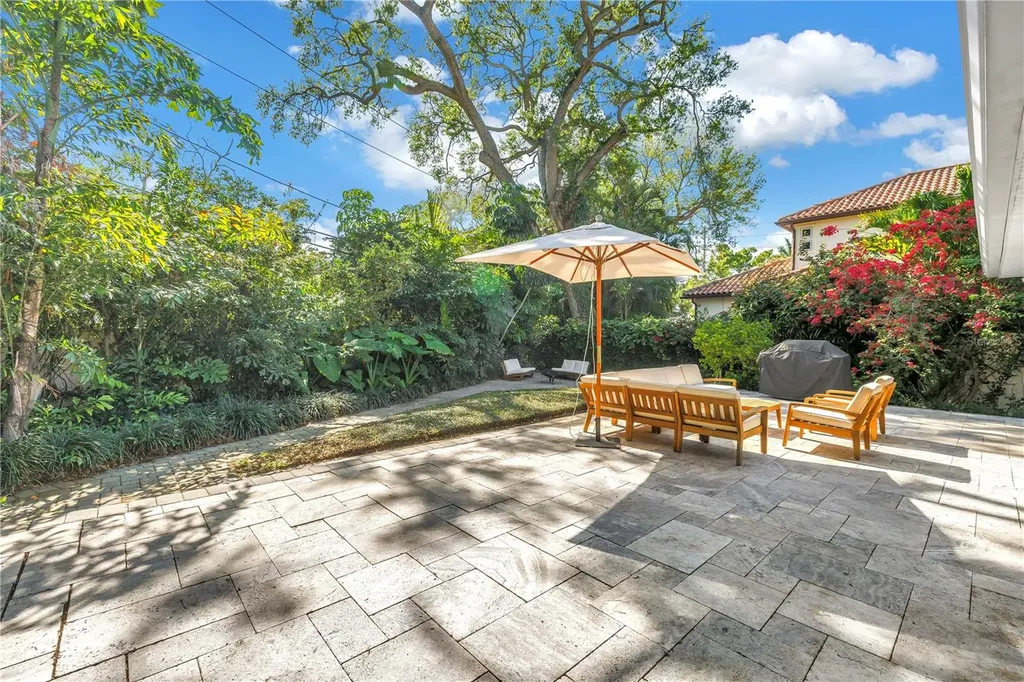 209 Bandera Way NE St Petersburg FL 33704